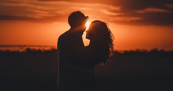 happy couple after finding what antibiotic treat chlamydia